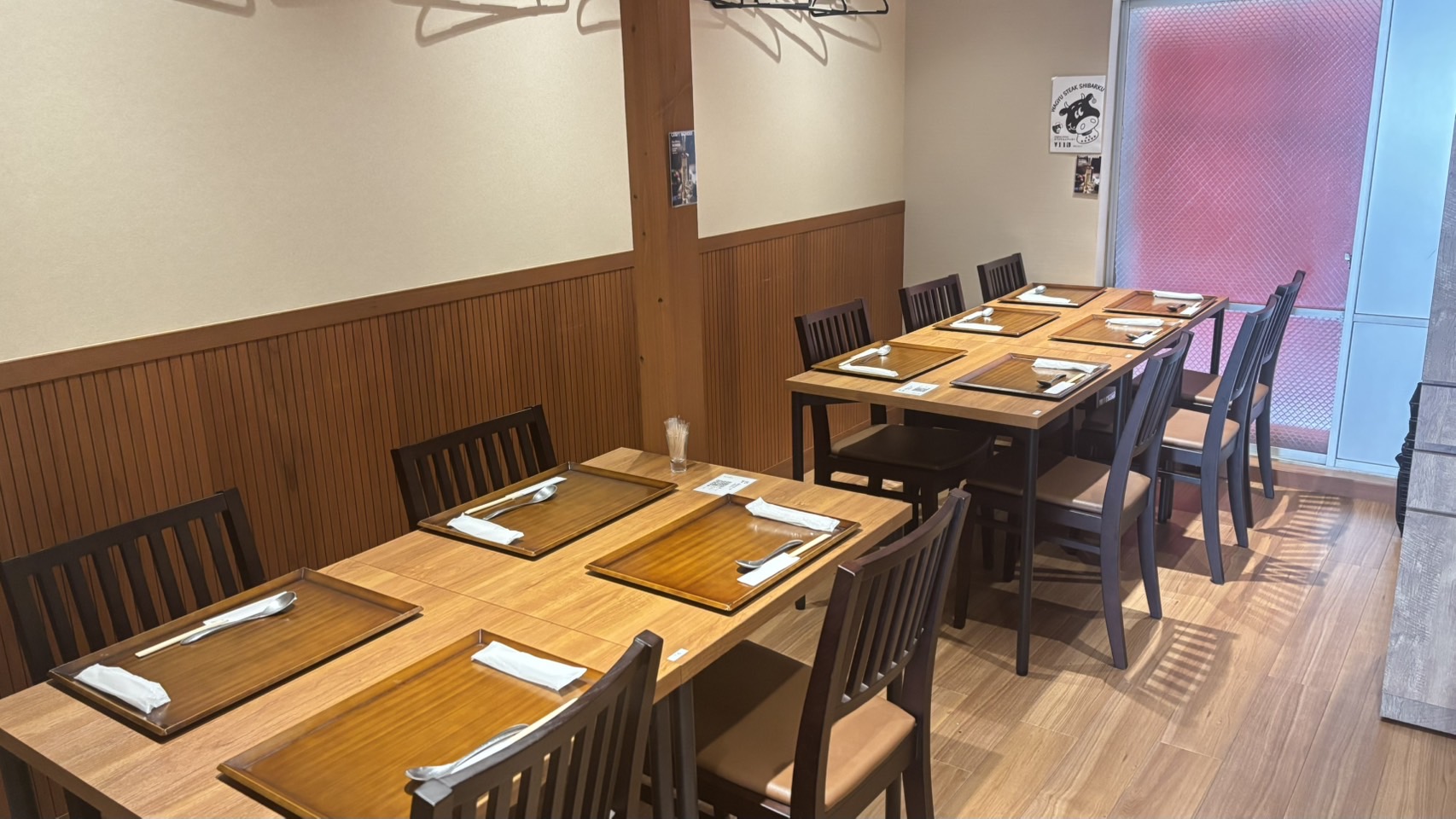 和牛ステーキ しばらく 心斎橋店のテーブル席